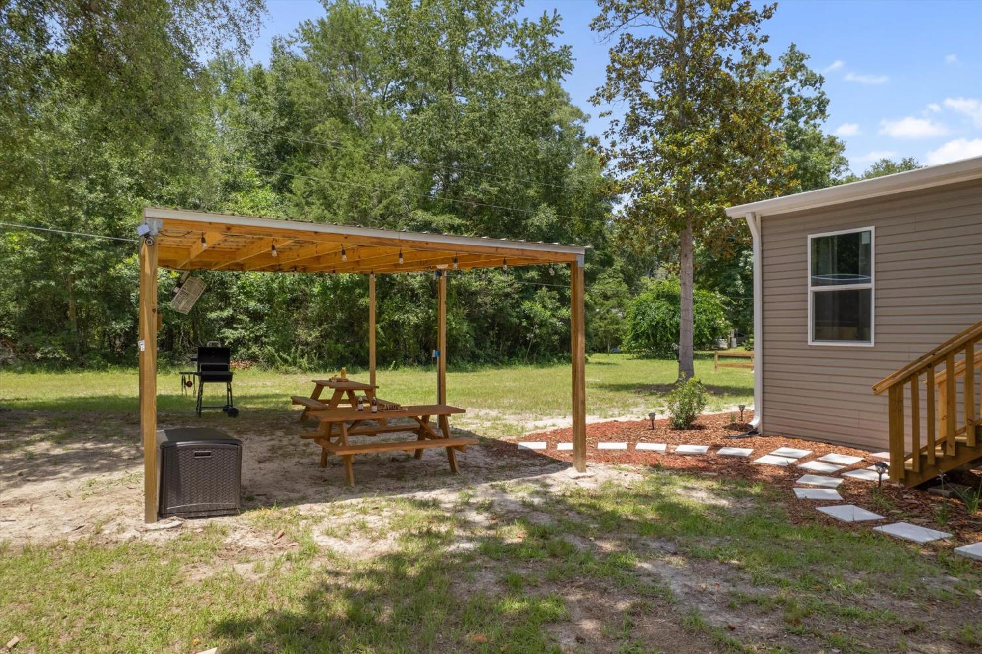 Ichetucknee Springs 2 Mi - Fire Pit Pavilion & Grill *